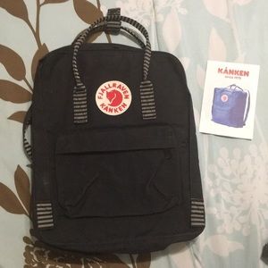 Fjallraven Kanken original black w/ stripe details